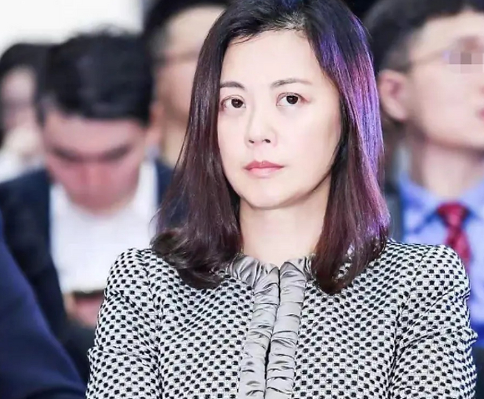 曾经的央视美女主持姜丰!