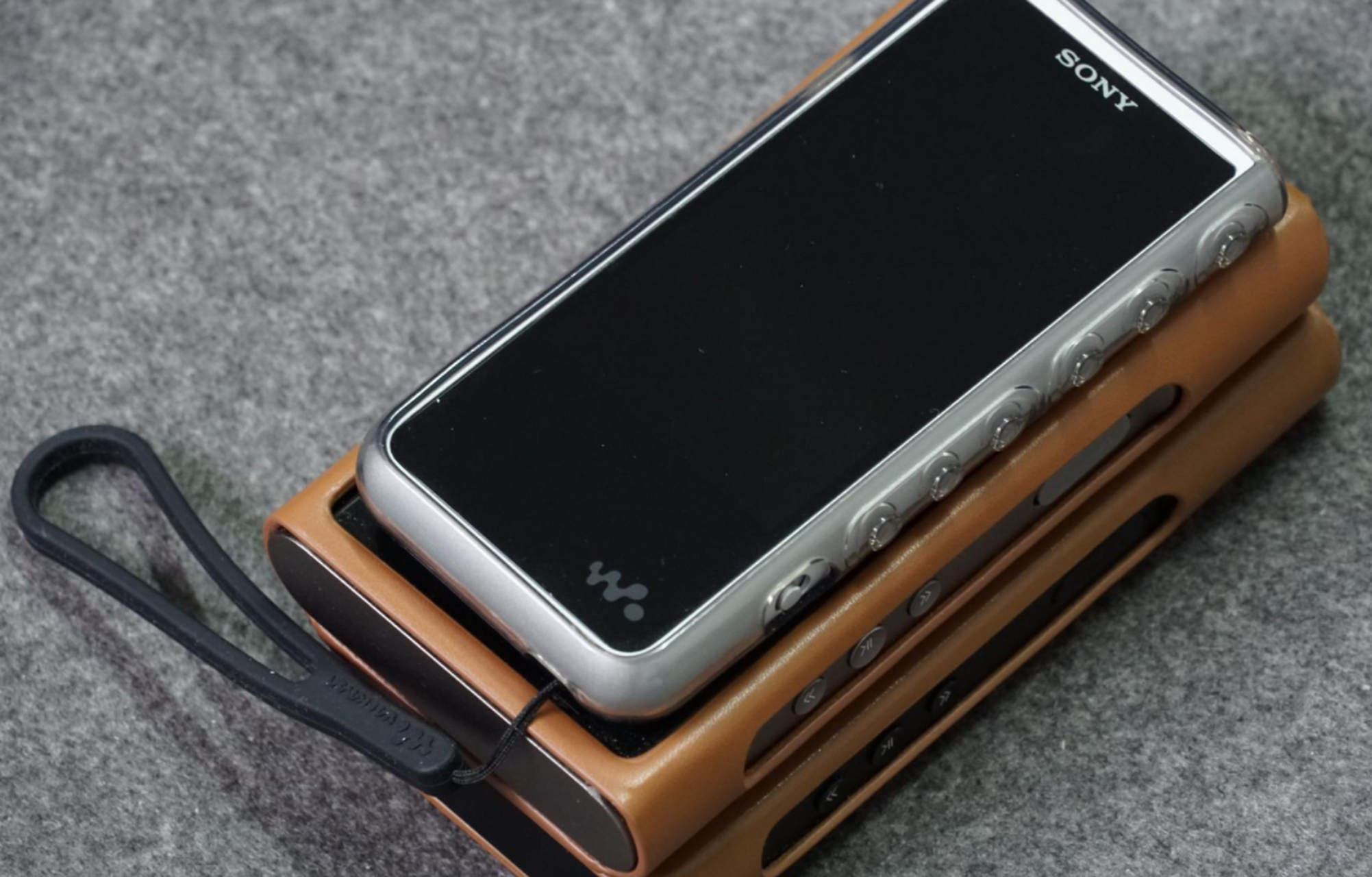 索尼zx505的4.4口(高增益)音质可以和山灵m6 pro(4.