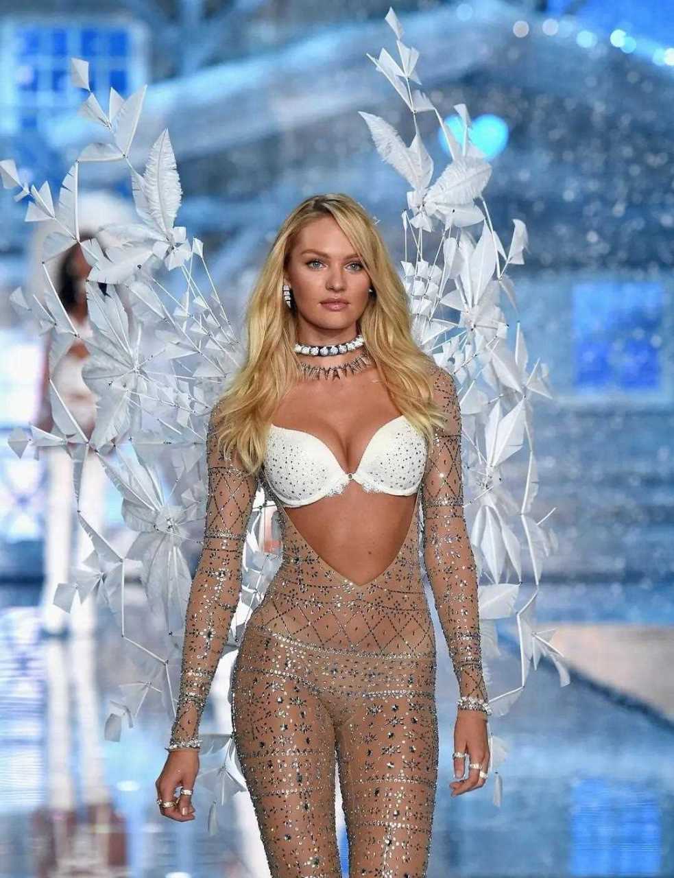 维密天使糖糖~坎蒂丝·斯瓦内普尔,2015年维密秀.糖的身材无敌好.