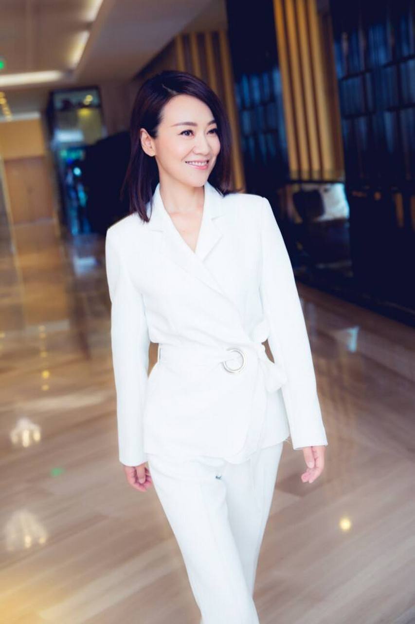 闫妮身材管理的超级棒,整个人状态也很不错,曾经还惹来圈内小鲜肉对她