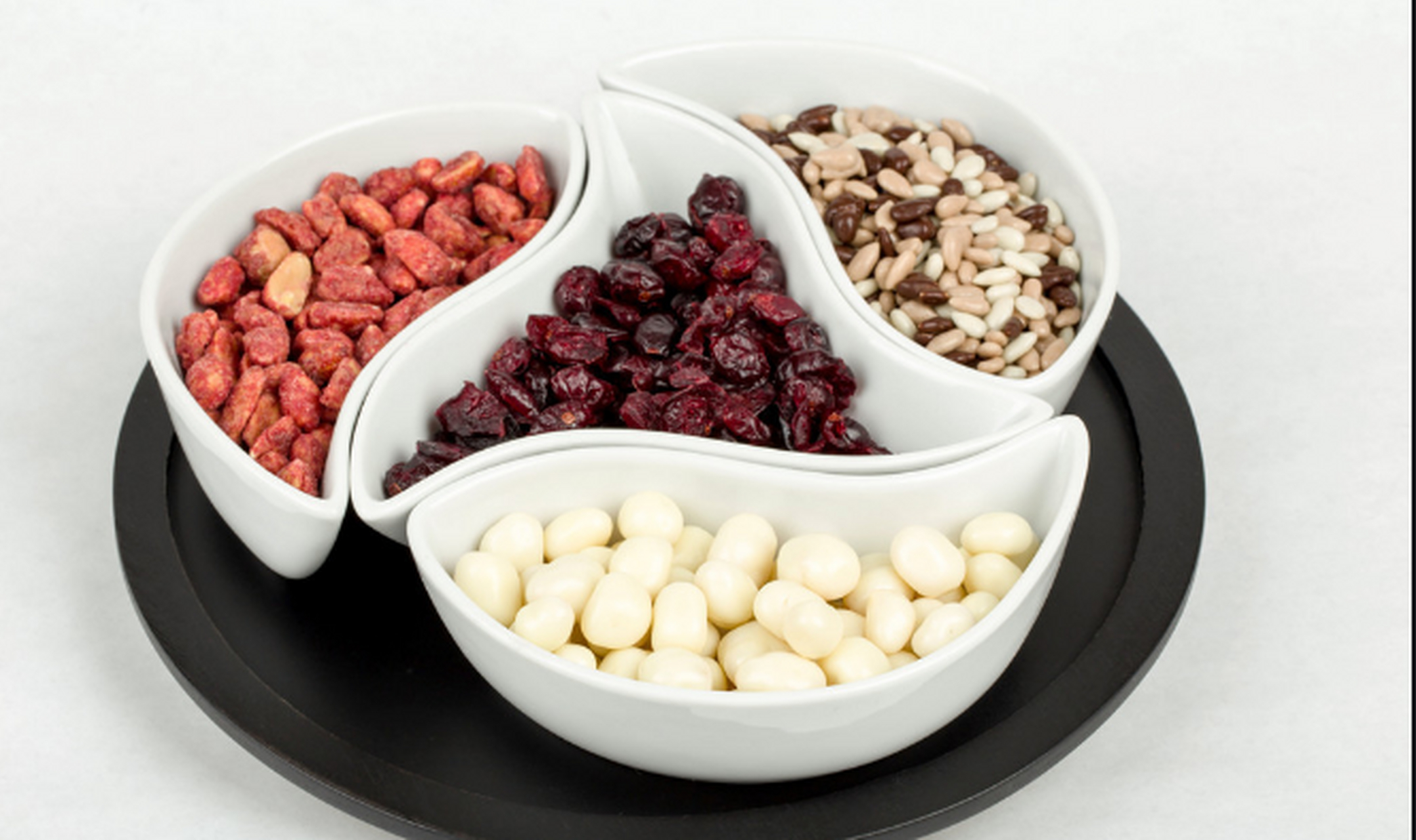 在炎炎夏日的阳光下,多吃豆子不仅可以缓解热量,还有祛湿的功效.