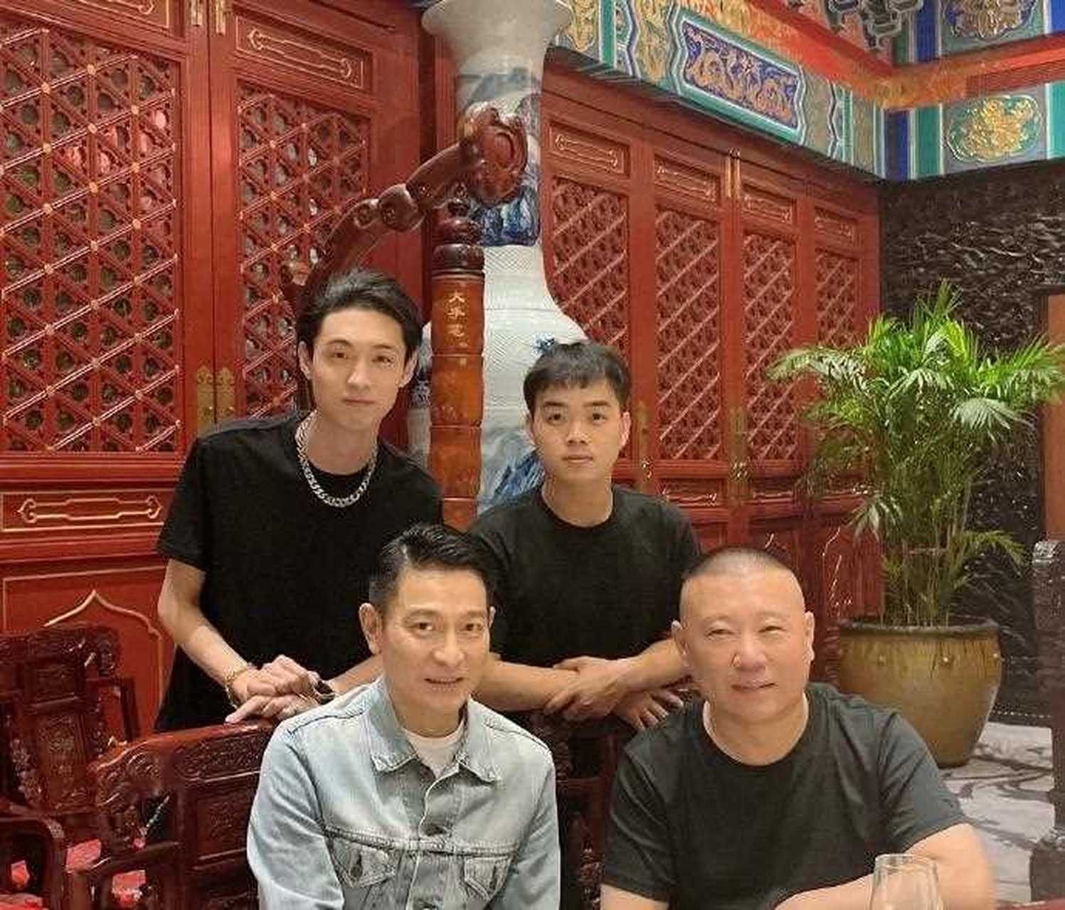 60岁的华仔和48岁的郭德纲[笑哭][笑哭][笑哭]