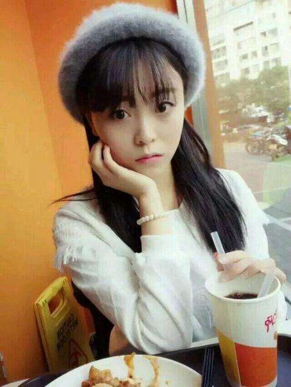 今天莉莉和大家分享一首牙牙乐,格子兮的《秋殇别恋》 听起来太有感觉