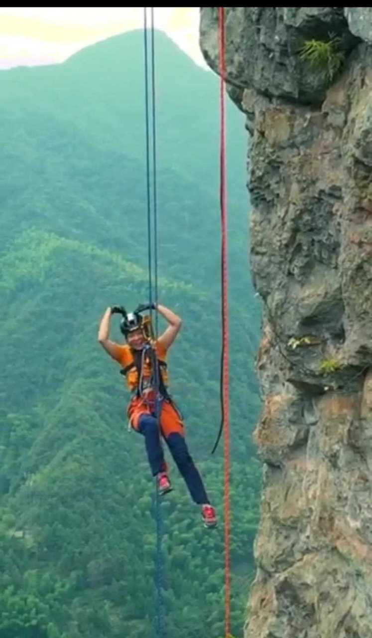 三男三女登三清山图片