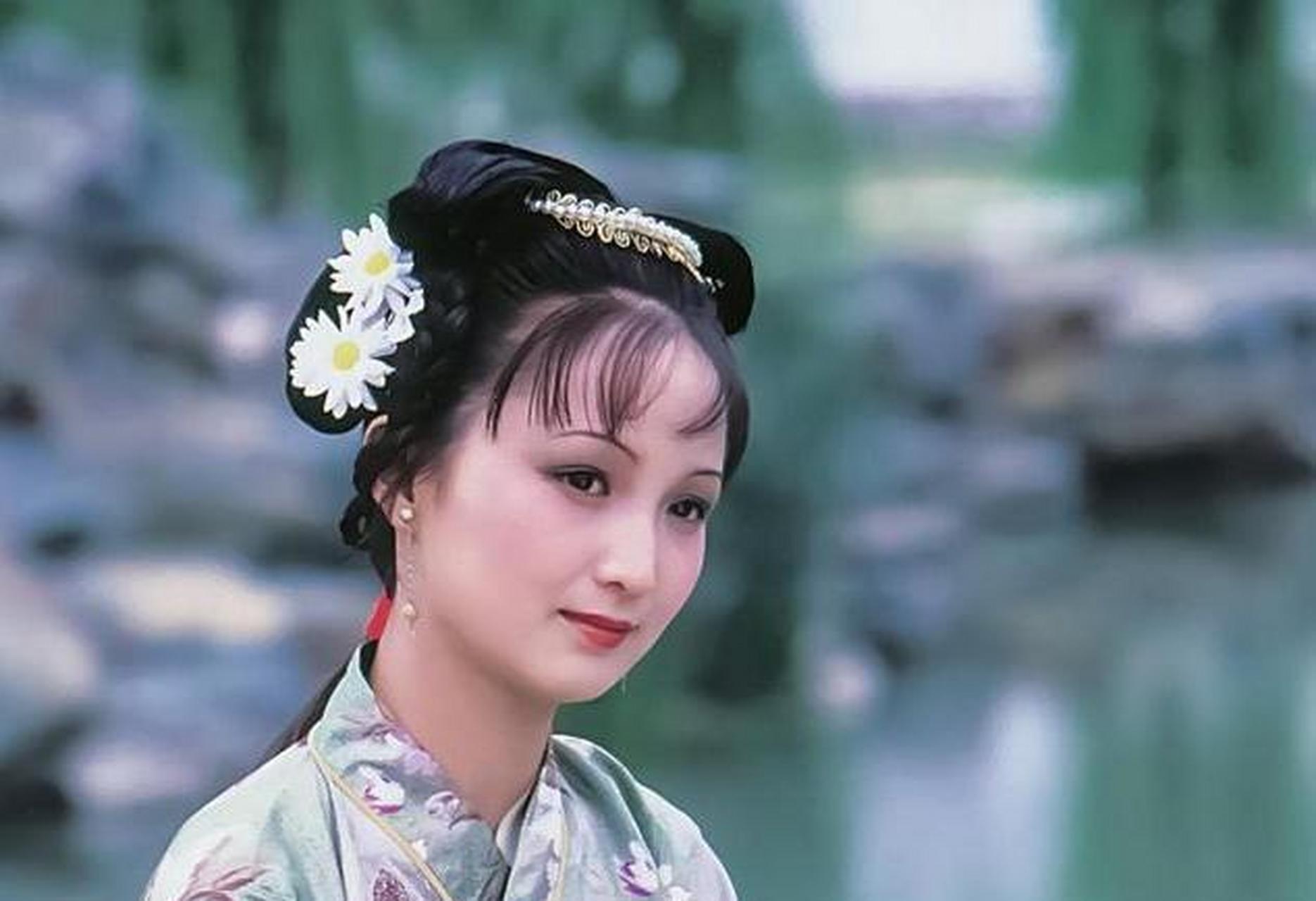 红楼梦里贾琏与平儿关系坐实,为什么不被称为姨娘一是王熙凤方面的