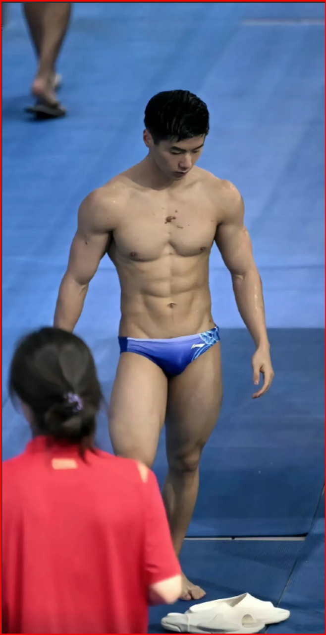 成都大运会,来自陕西的跳水运动员——姚泽霖,最新照片,腹肌,人鱼线