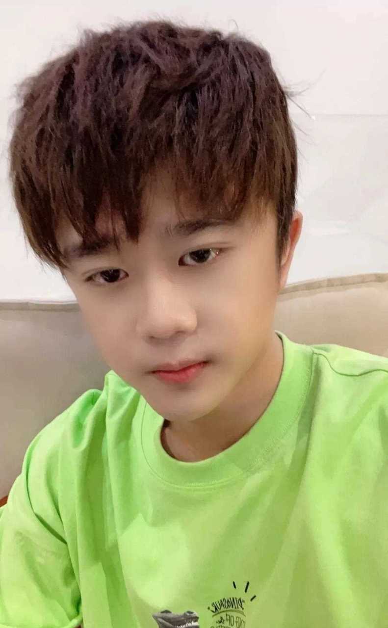 辛巴徒弟赵梦澈将再次捐建爱心小学 今天赵梦澈直播透漏,之前说的在