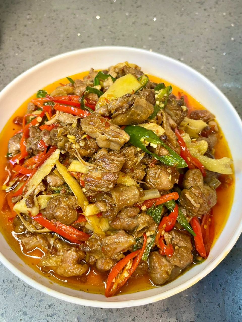 是吃了就念念不忘的姜爆鸭啊!真的太香了! 赶紧学起来吧!