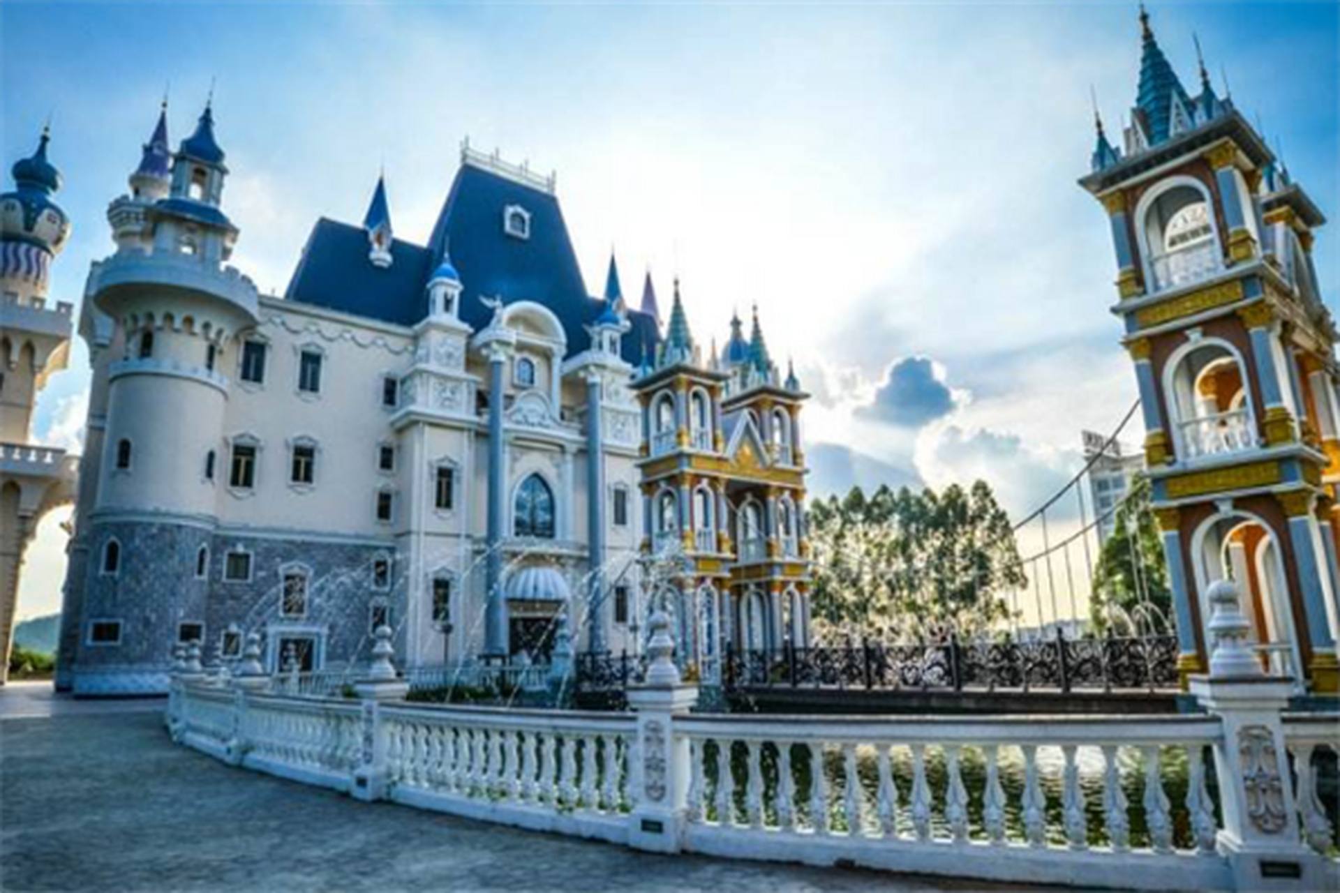 龙凤山庄    6.香市动物园    7.虎门大桥    8.隐贤山庄    9.南社古