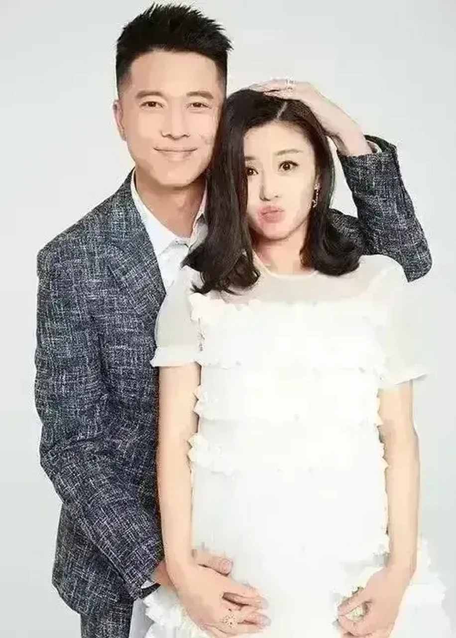 李小萌昔日穿泳衣拍写真!老公王雷海边陪伴,小夫妻太幸福了!