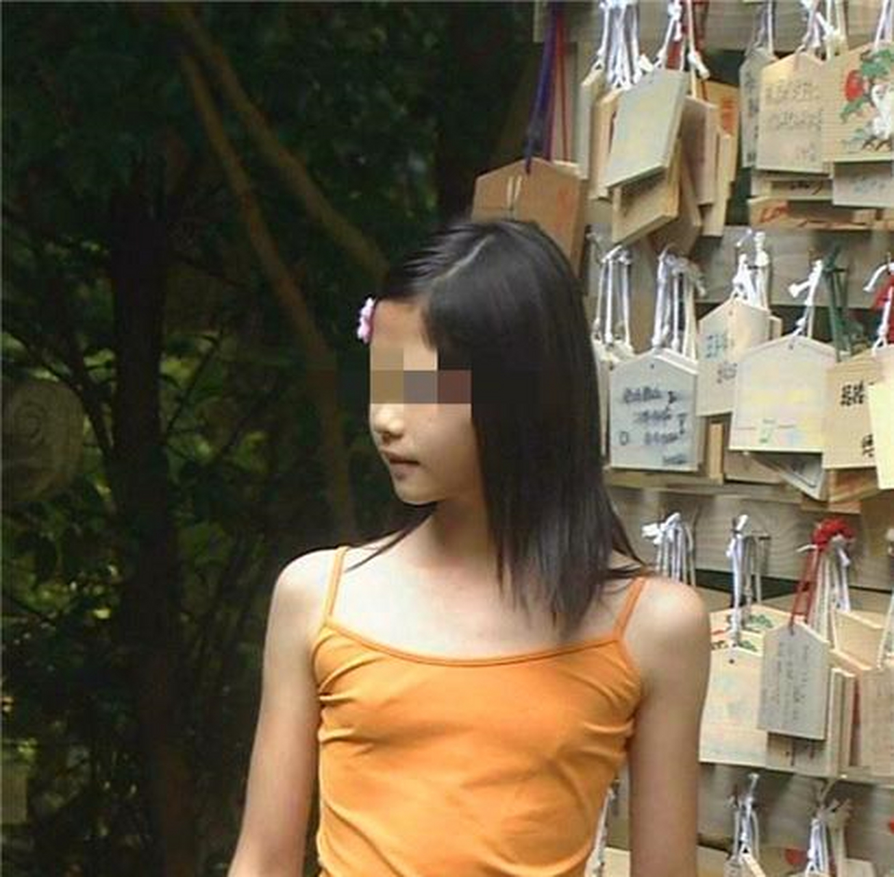 初中孩子若有这3种表现,往往是预示着早熟 1,过分注重外貌 如同