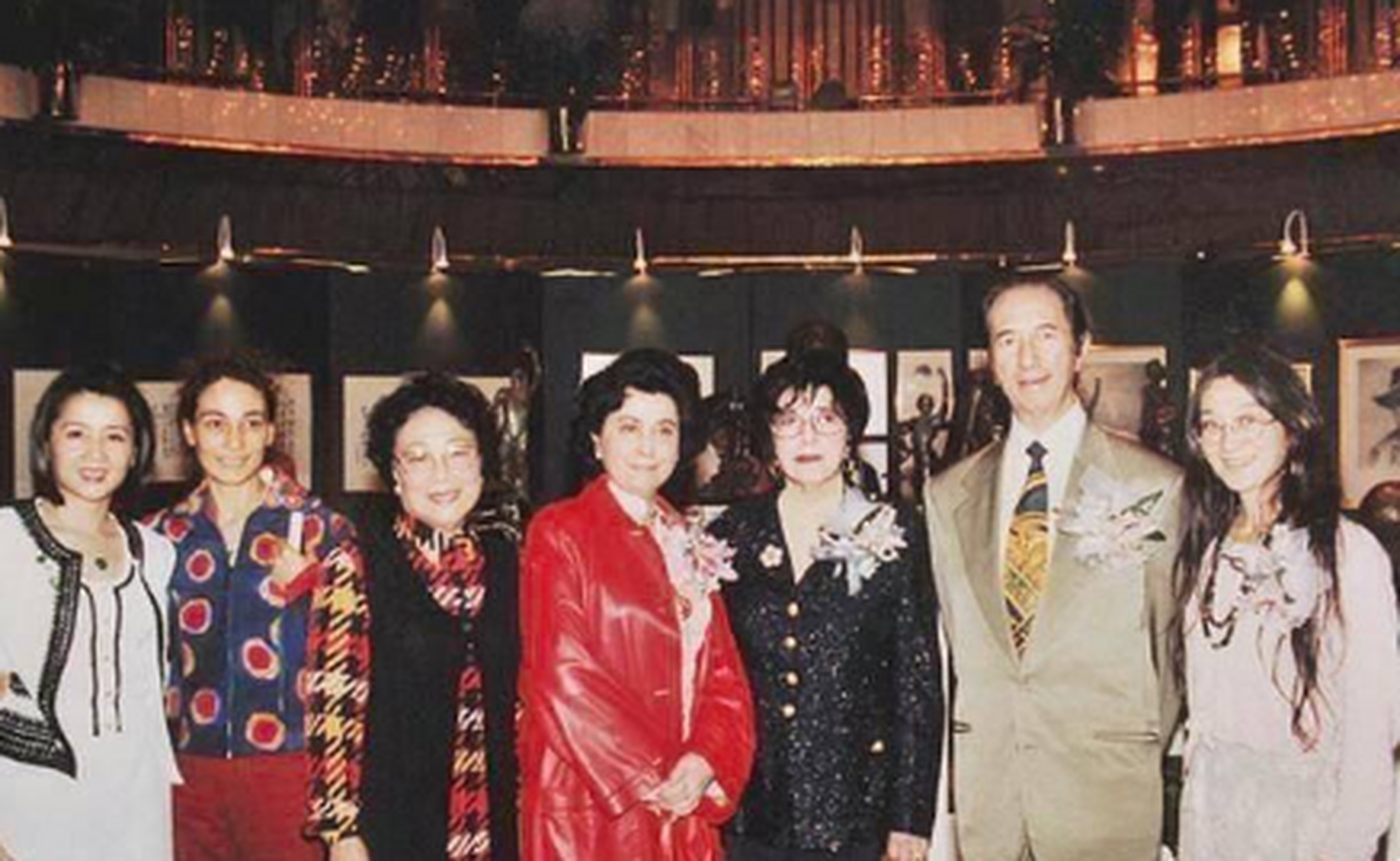 黎婉华与梁安琪同框,虽然已经步入中年黎婉华依旧有风姿