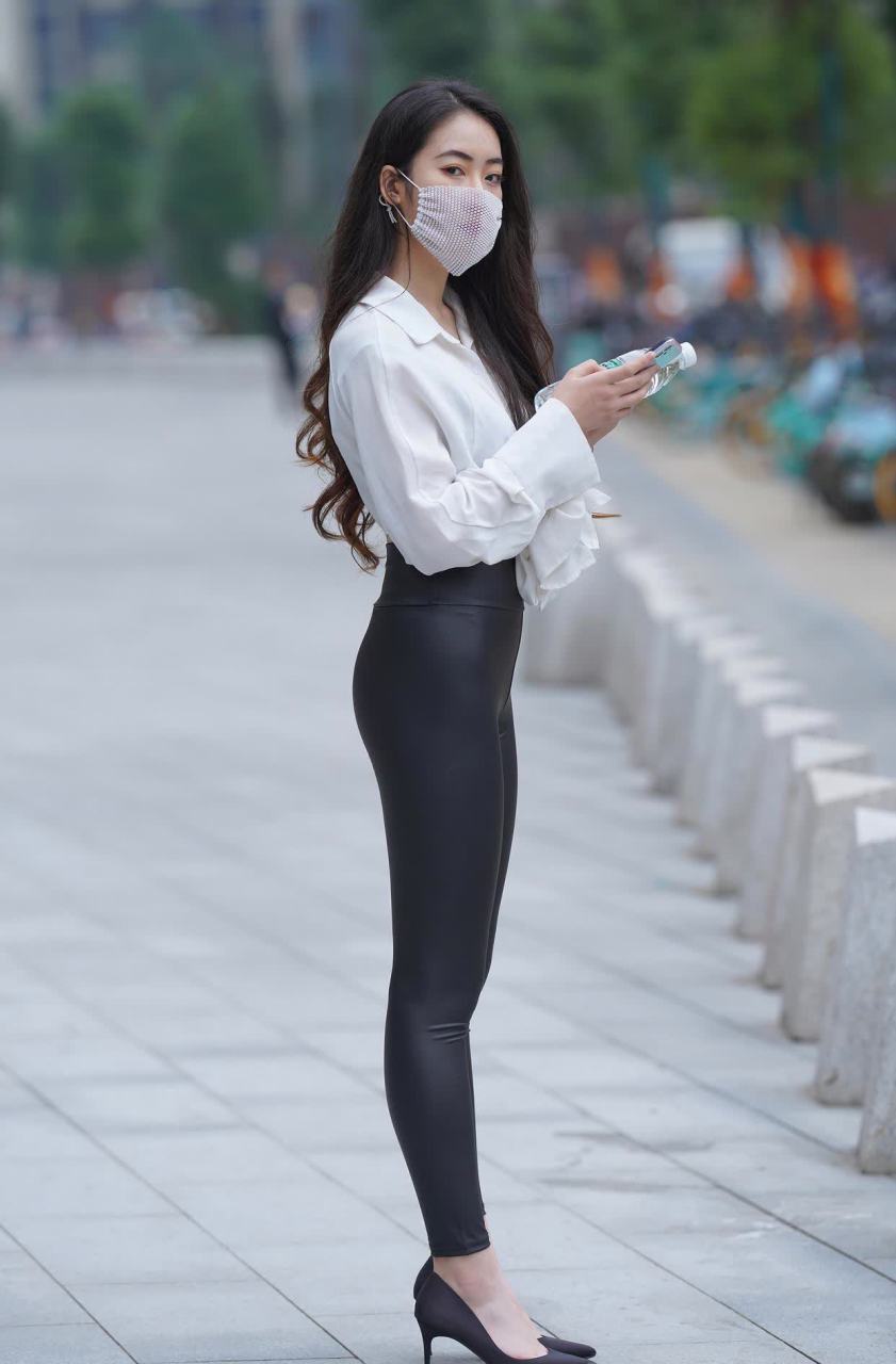 夏天你穿皮裤吗?  #热装