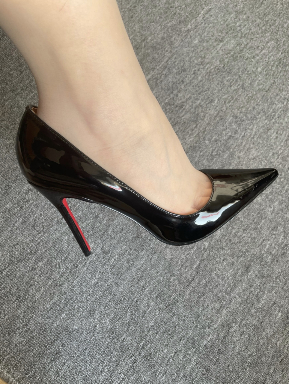 红底未必要朝天,魅力依然不减 #丝袜# #美腿丝袜高跟鞋# #丝袜美脚