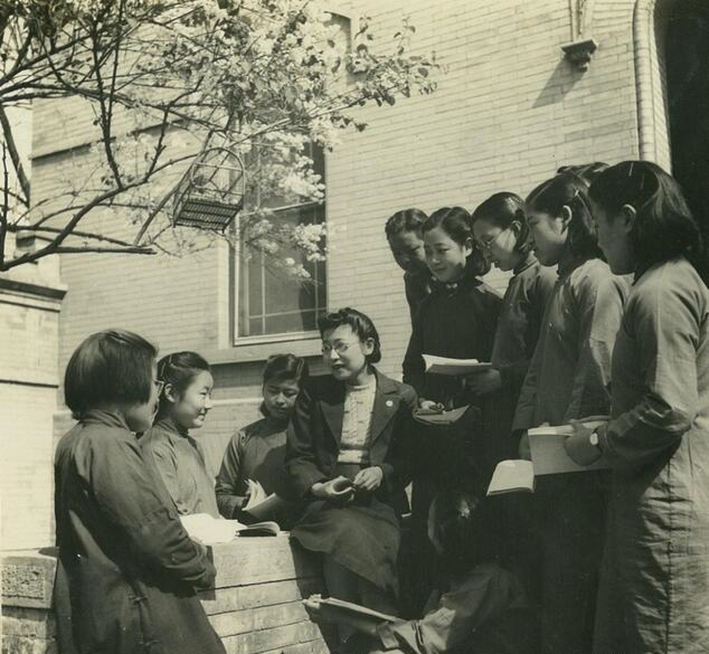 林徽因的学生服已经成为了民国女学生的代表形象,但是其实在那个时期