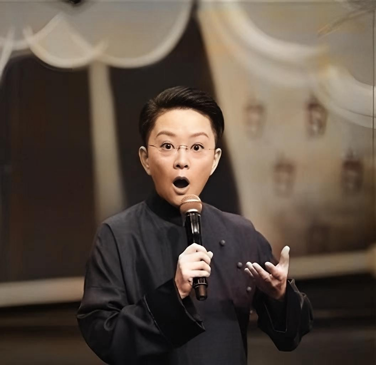 曾经在一档节目中,京剧演员·王珮瑜评论相声演员·郭德纲,认为他不懂