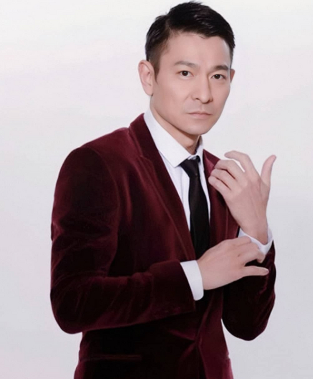 四大天王年龄 张学友和刘德华都是1961年出生,但歌神比刘德华要大2个