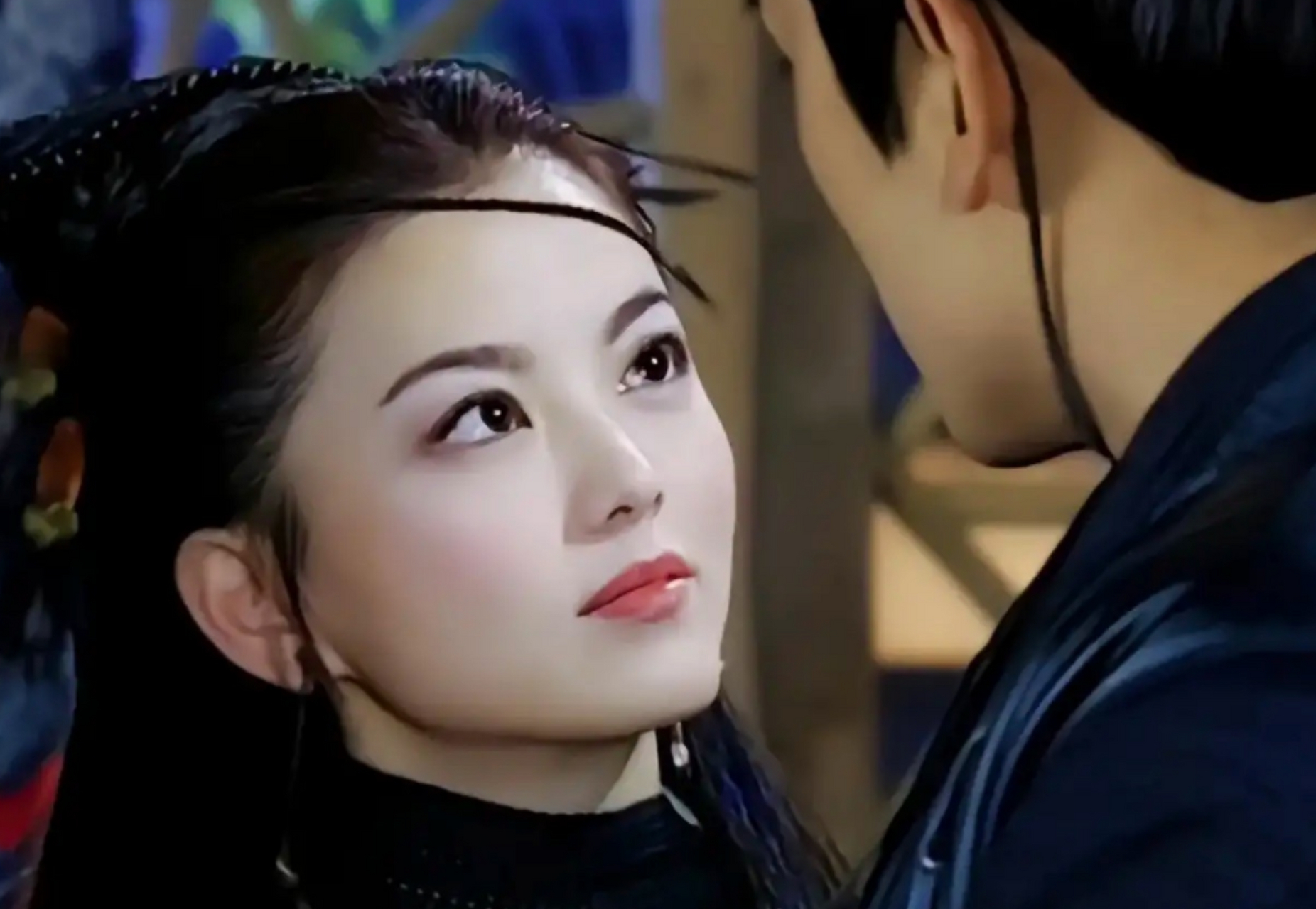 王诗龄和妈妈李湘的古装造型对比,一个是汉服小美女,一个是英姿飒爽女