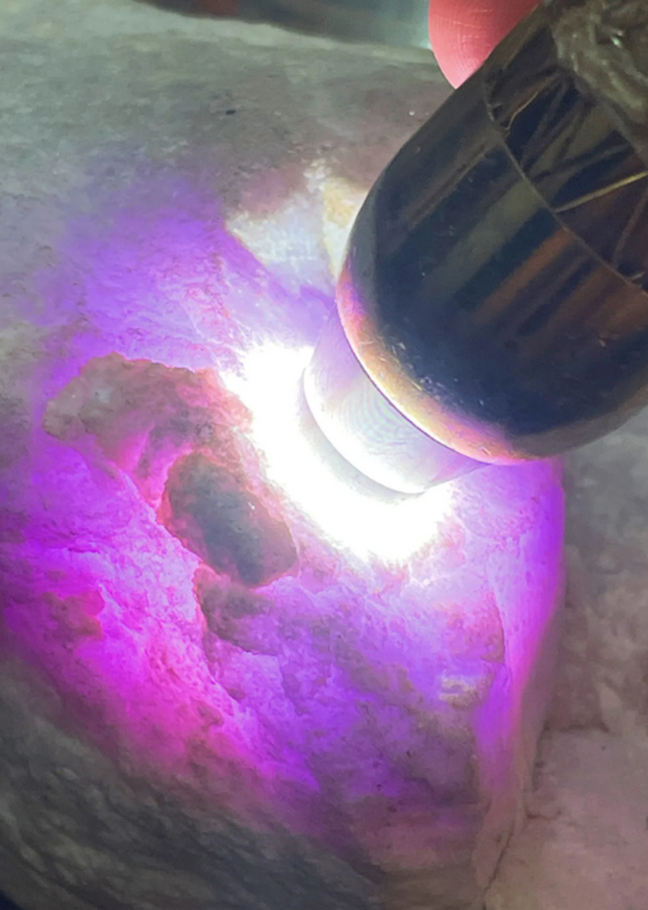 38公斤木那冰春,紫罗兰,色泽艳丽,见光不死,种老,肉质,荧光十足,化冰