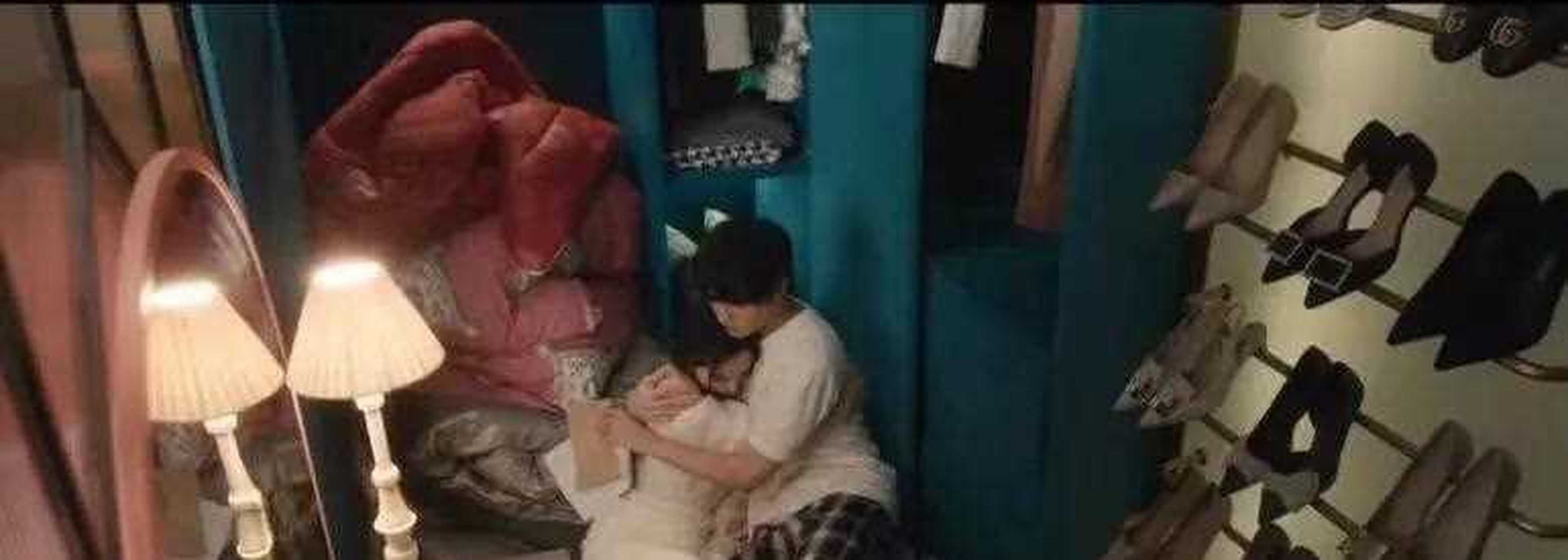 没想到,杨幂在《爱的二八定律》中的鞋柜竟然如此惊人,那么多的高跟鞋