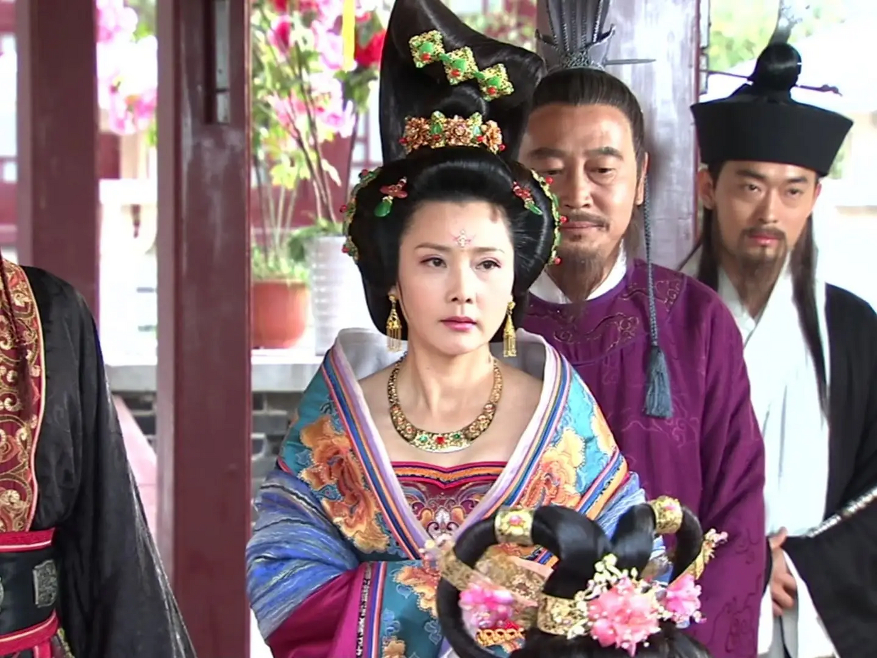 737年,唐玄宗赐死三个儿子,太子李瑛知道后怒不可遏地骂道:"难道武