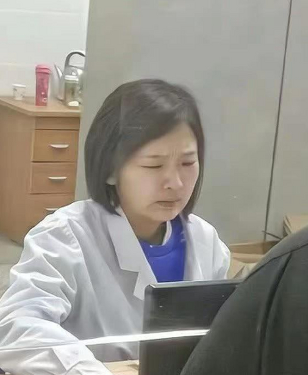 陪兄弟去医院检查,她这是什么表情,我兄弟要不行了吗[疑问]