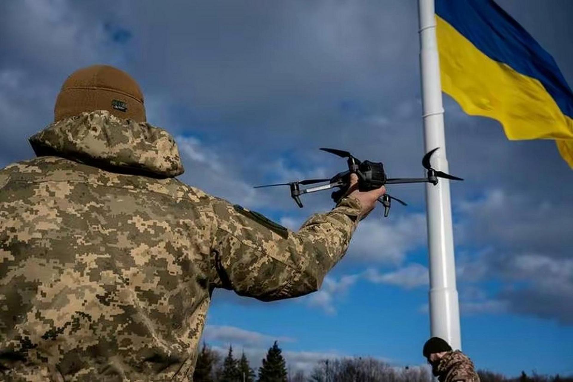 最新消息显示,乌克兰正在大规模扩充无人机部队,并加大了购买无人机和