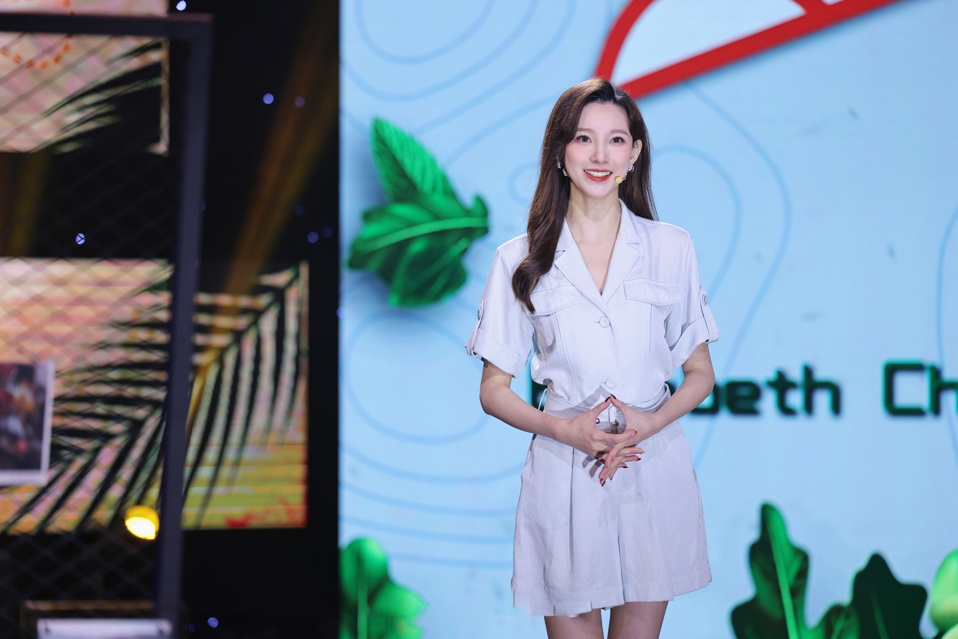 美女主持人马凡舒,身材高挑婀娜,气质优雅.