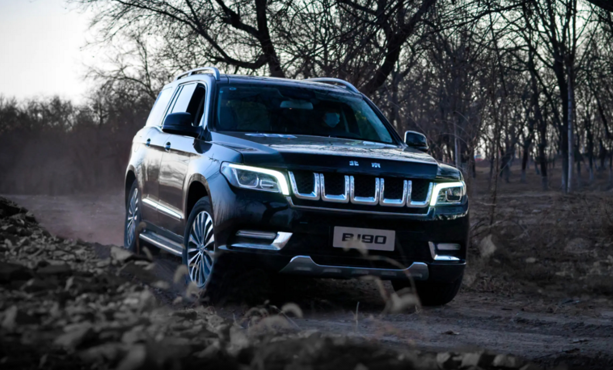 作为北京越野的旗舰suv,北京bj90由北京越野和北汽德奔中心联合研发