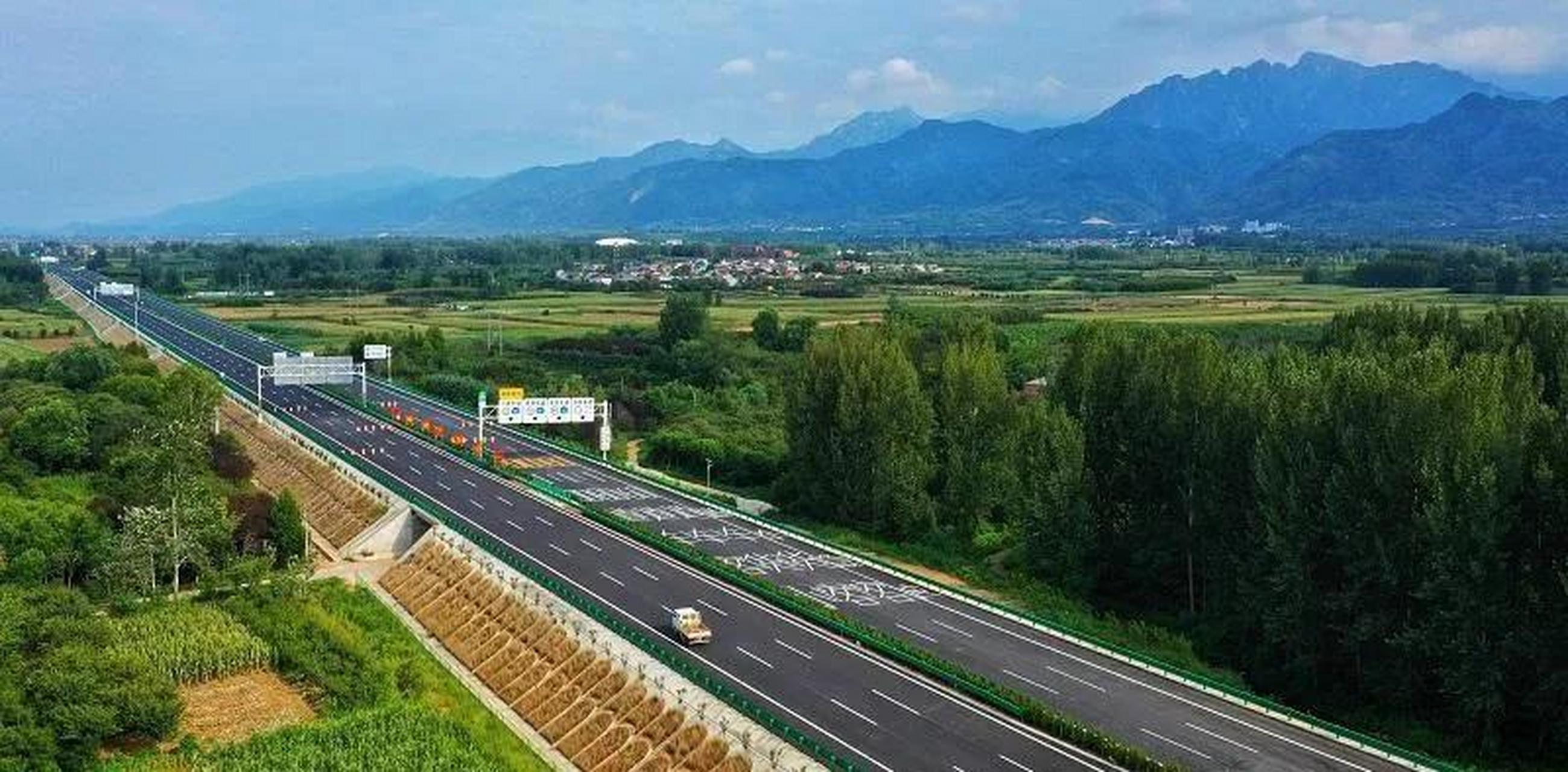 敢走西安外环高速的就三种人:第一种不差钱,第二种公司或者公家车,第