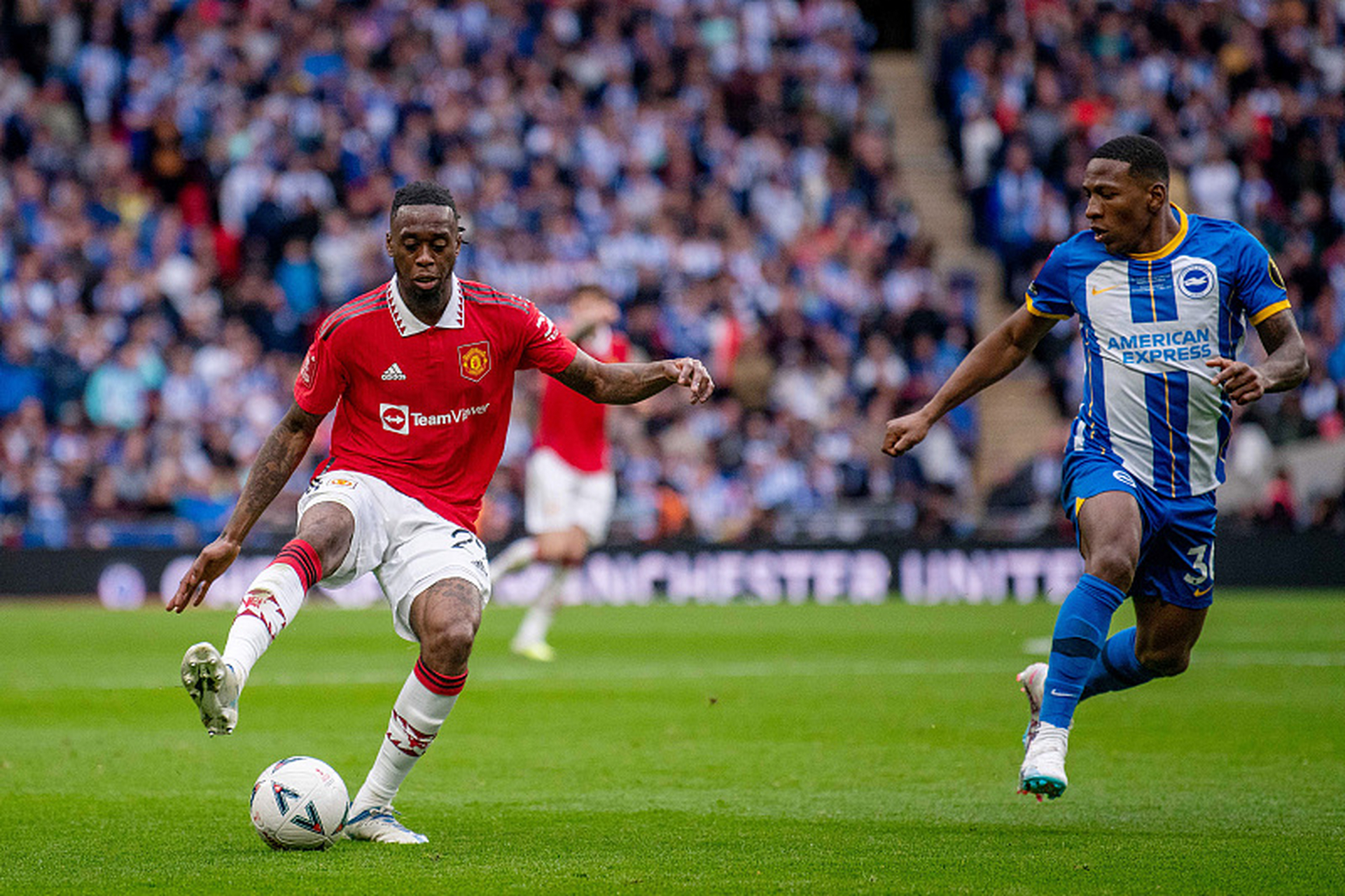 万-比萨卡"军训"三笘薫?