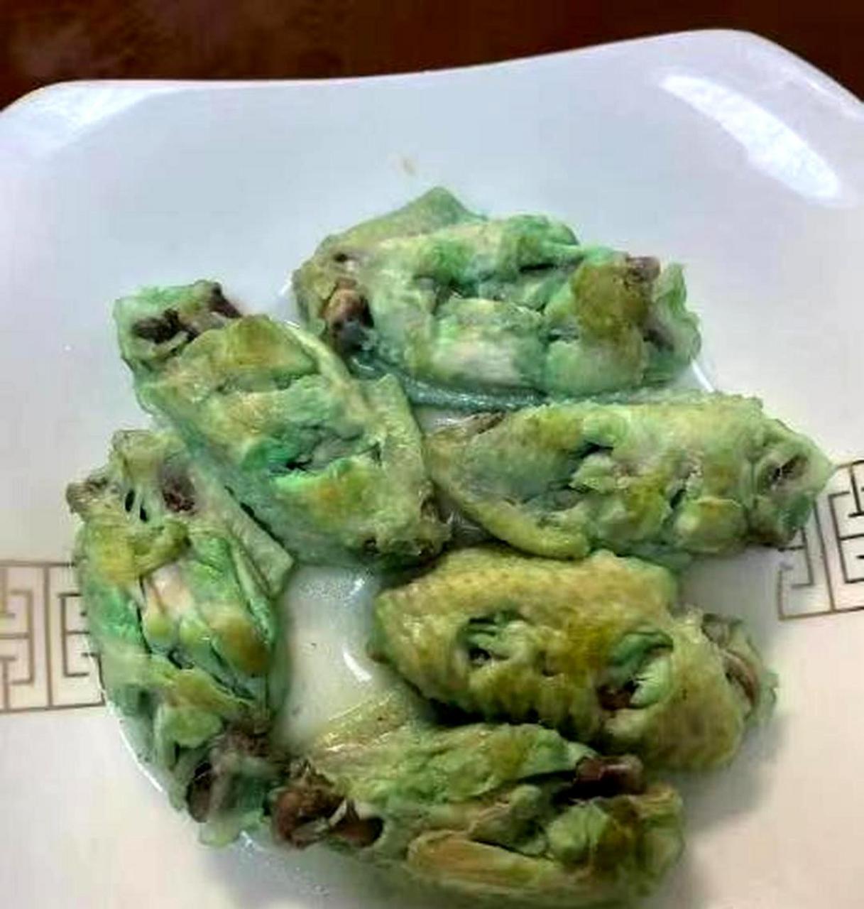 鸡翅为何呈现绿色?