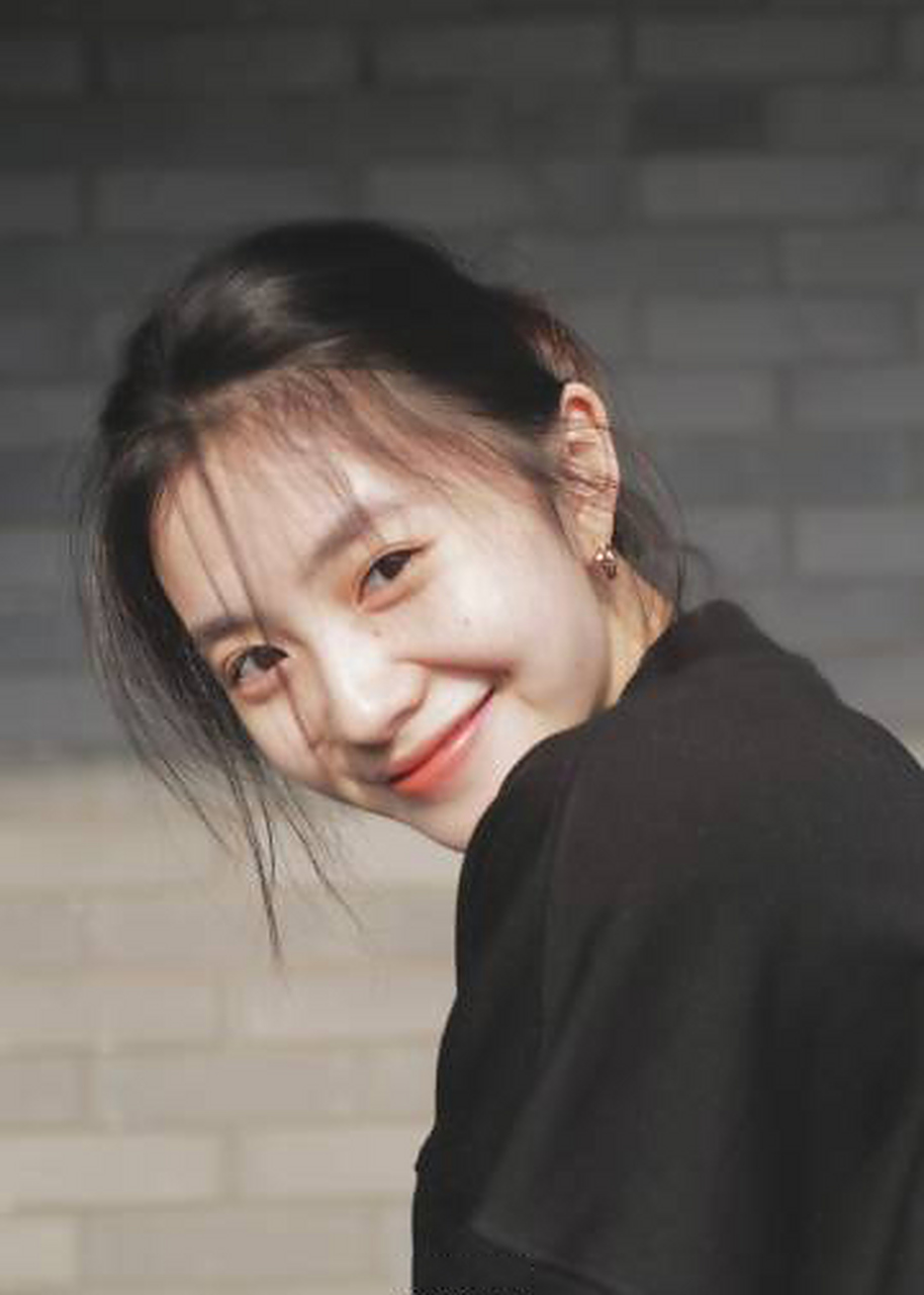 刘浩存# 骨相美,笑起来真的好好看,怎么会有人不喜欢呢?