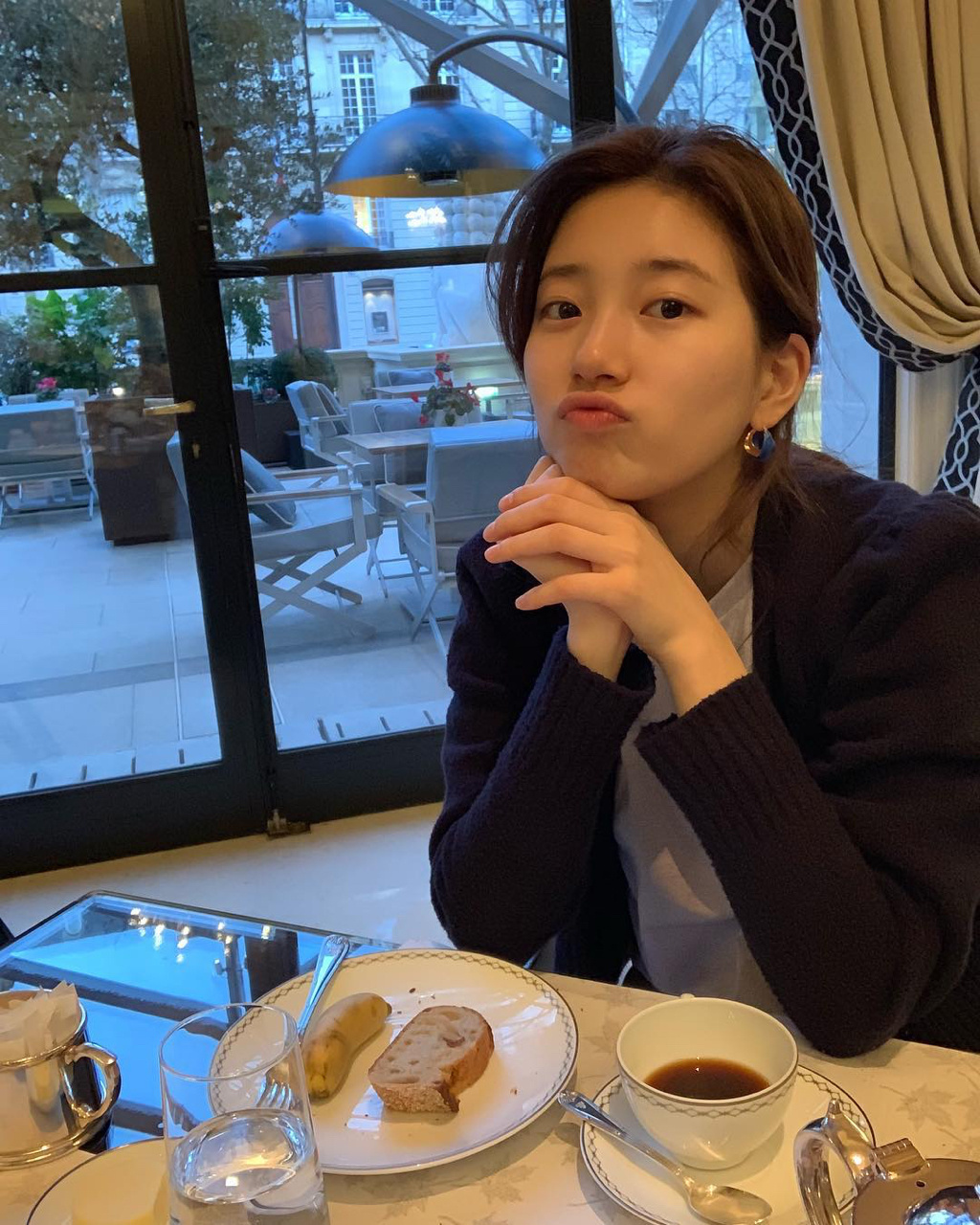 每日穿搭 裴秀智日常私服穿搭分享 包包|迪奥 dior 随便拍拍都好看的