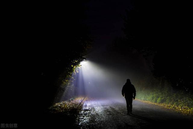 这已经是废话了.  让所有人都认同的文字称不上表达,表达需要勇气.