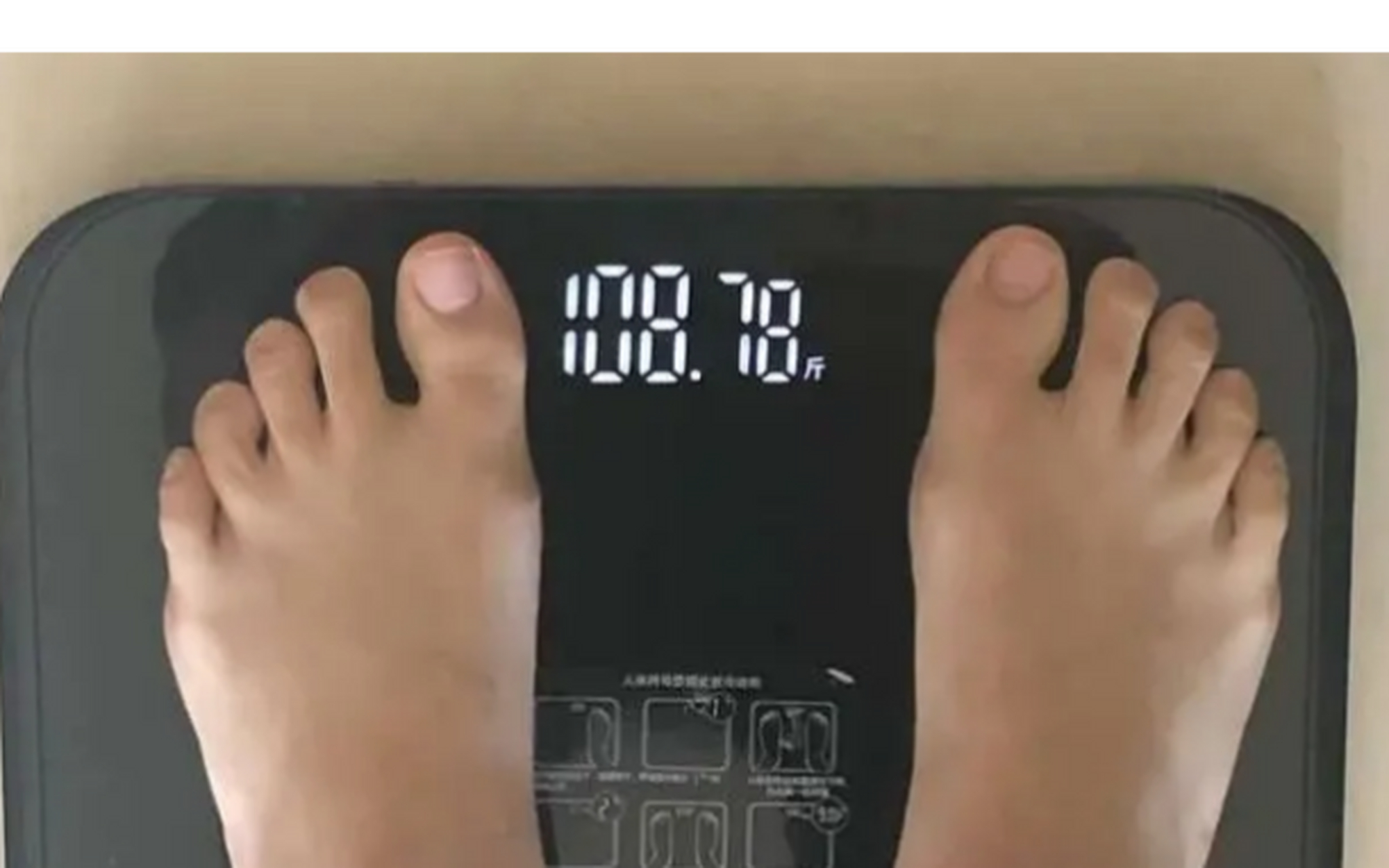 方女士,身高155cm,体重127斤,是一名幼儿老师,产后两年了,体重一直