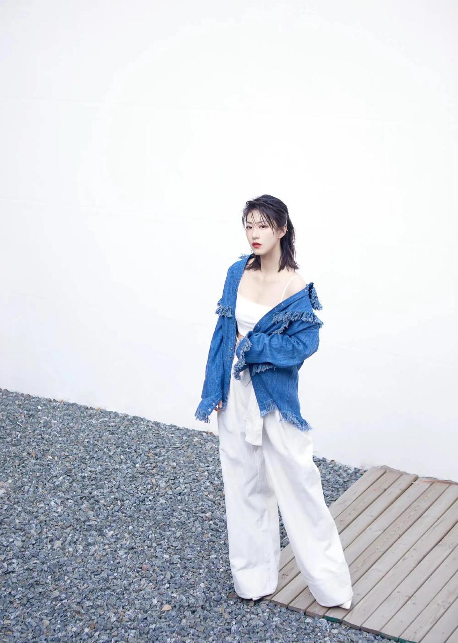 虽拥有北方姑娘特有的豪爽,但也不乏南方女孩的