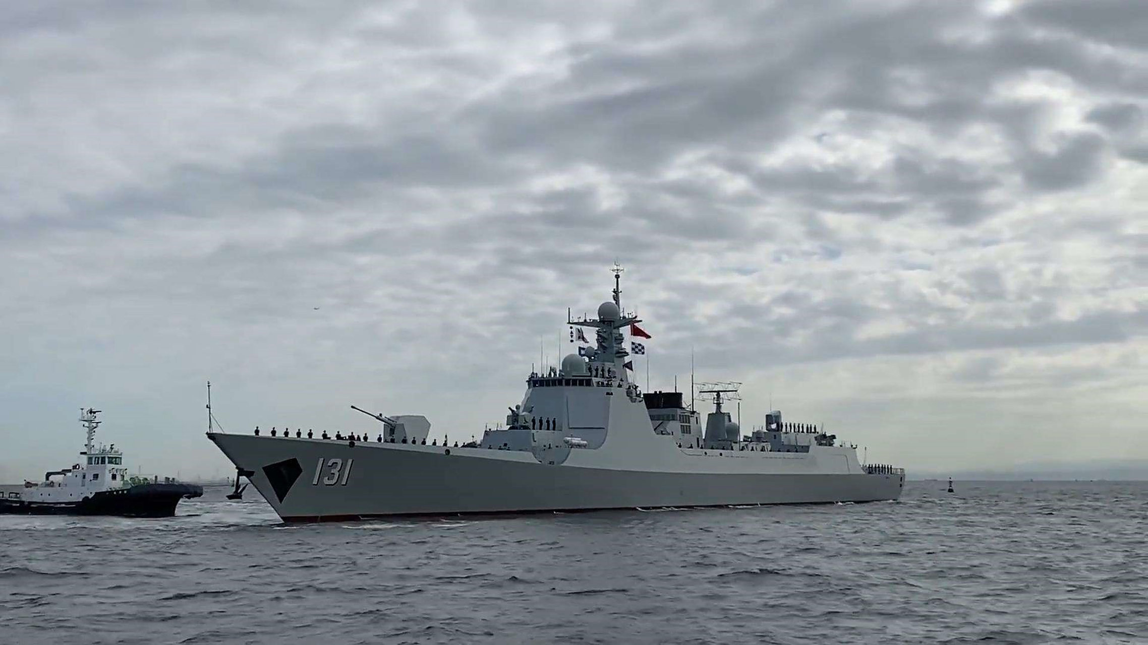 近日,中国海军的052d导弹驱逐舰持续在台岛周边开展海上演练活动.