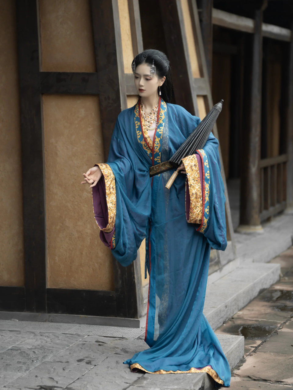 她从历史中走来  战国袍真的有一种独特的魅力