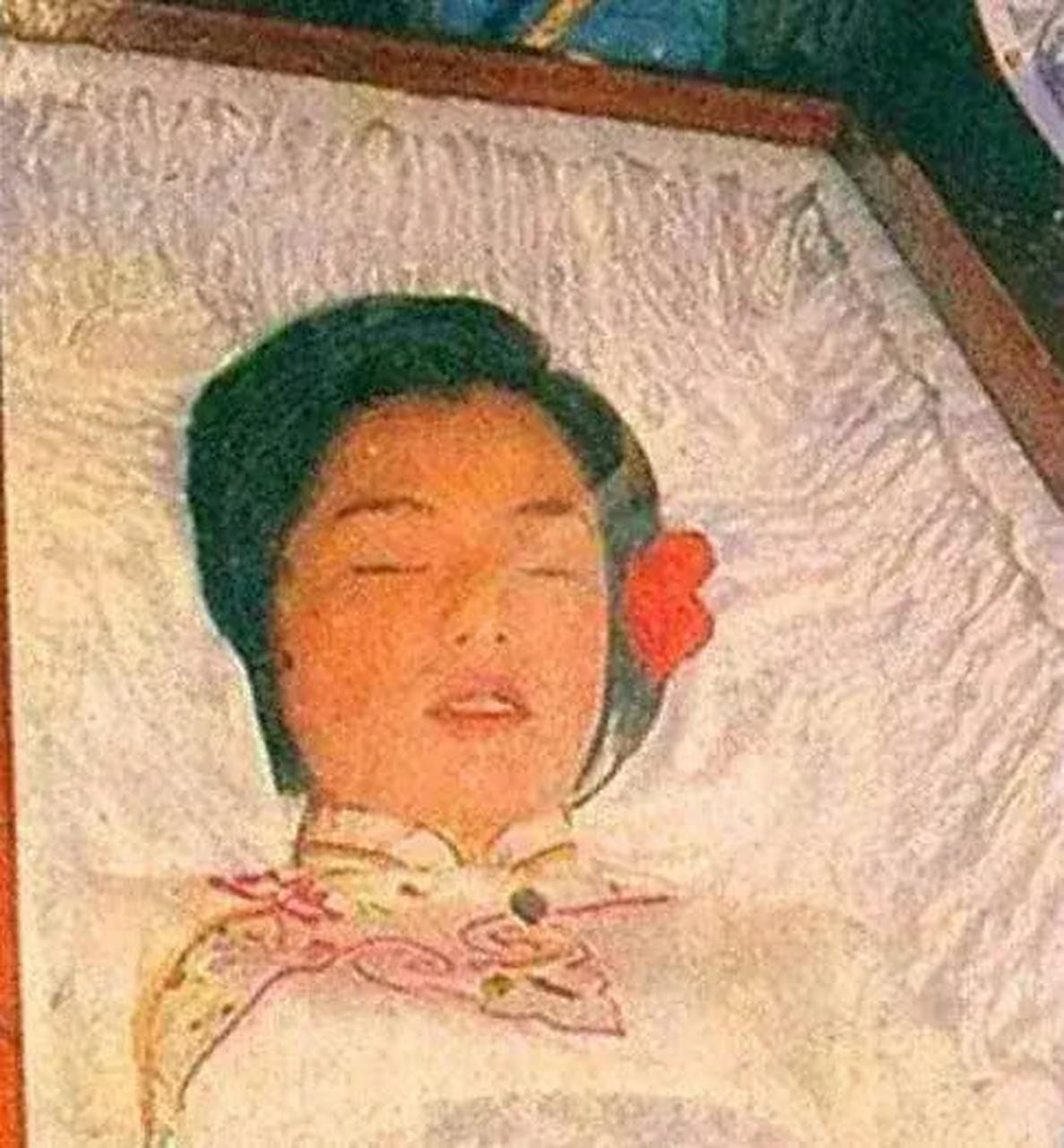 1985年5月14日凌晨,26岁的翁美玲打开了家中的煤气,穿上红色的睡袍,端