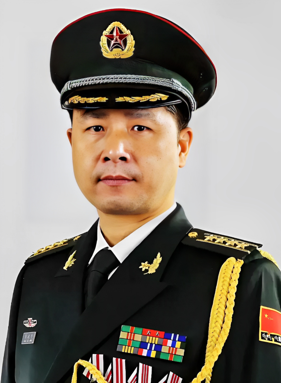 从国防科技大学毕业后,陈德明放弃了工作机会,踏上了前往西北