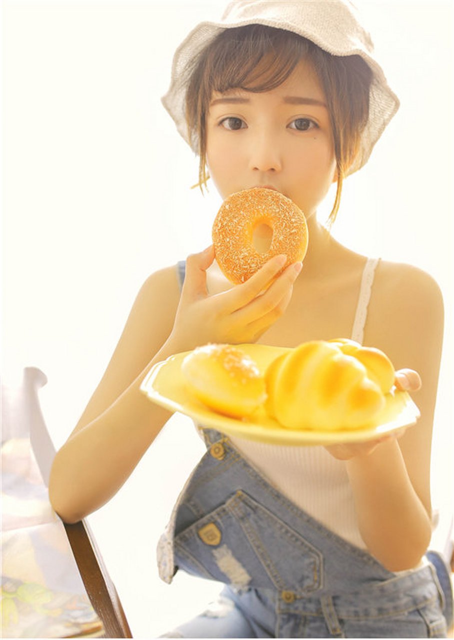 金迪曝夏日写真,笑容甜美清纯却又不失活泼#美女