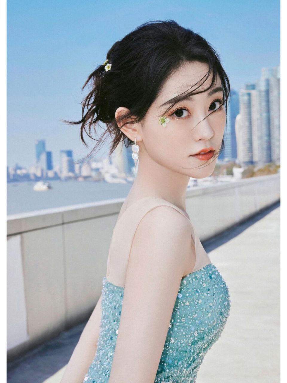 祝绪丹:绝美写真集锦  生活中的美好往往在静静的欣赏中得以显现,如同