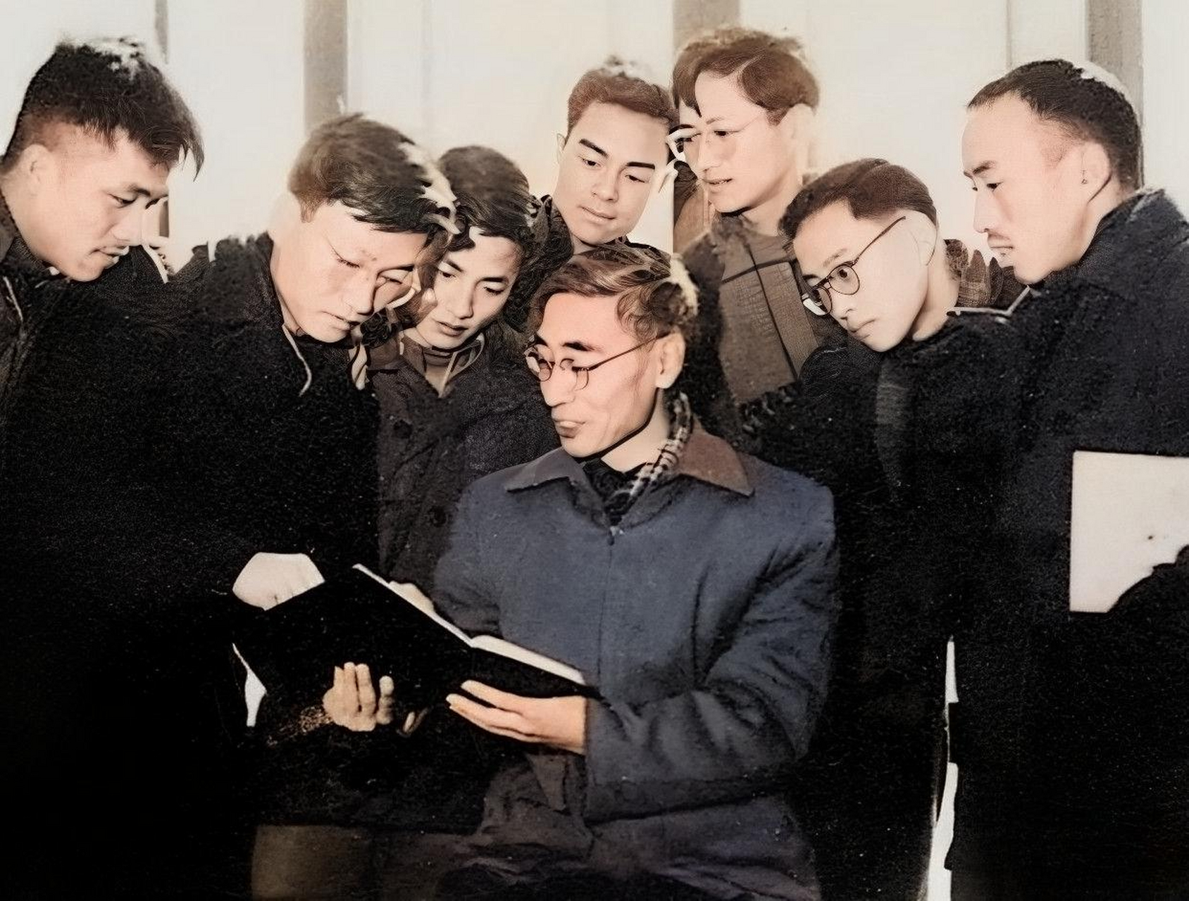 1957年,郭永怀·教授带着妻儿的珍贵照片,夫人·李佩也接受了高等教育