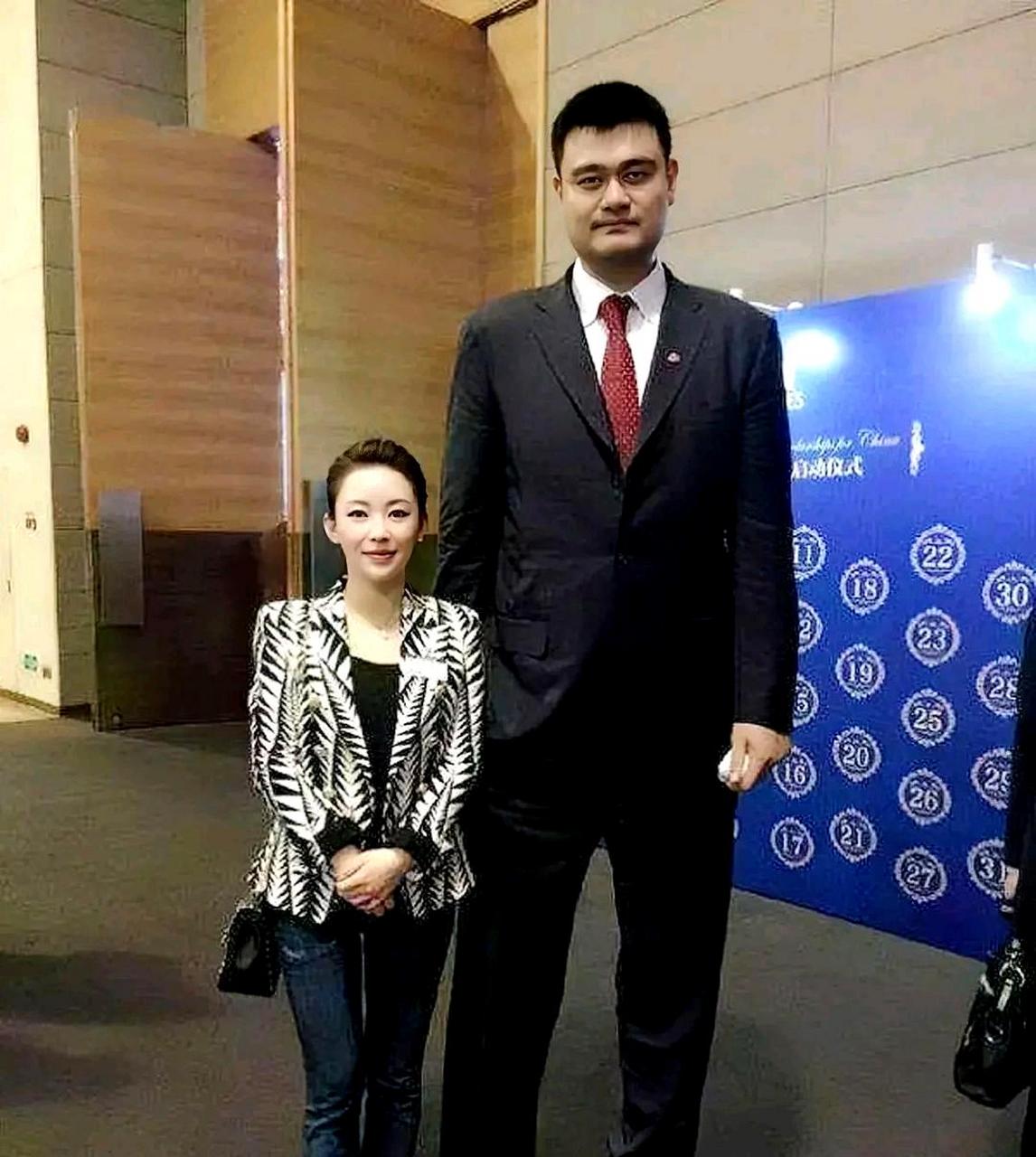 58米,姚明身高2.26米,潘晓婷身高1.68米.