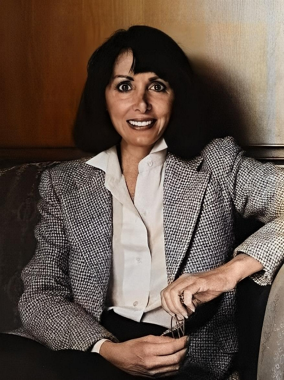 一张佩洛西年轻时的照片,摄于20世纪70年代,当时她只有30岁