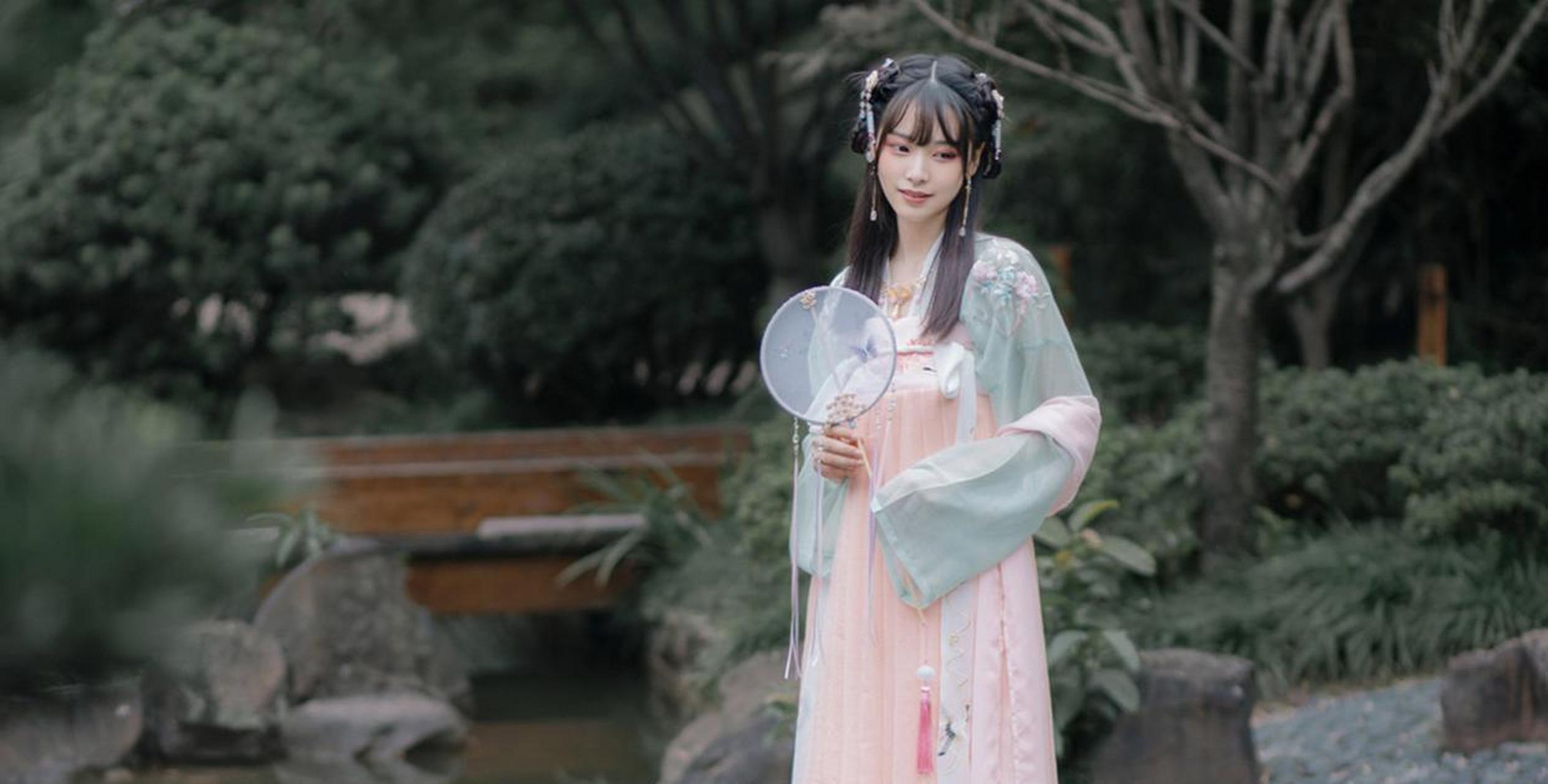 可爱的汉服少女写真壁纸