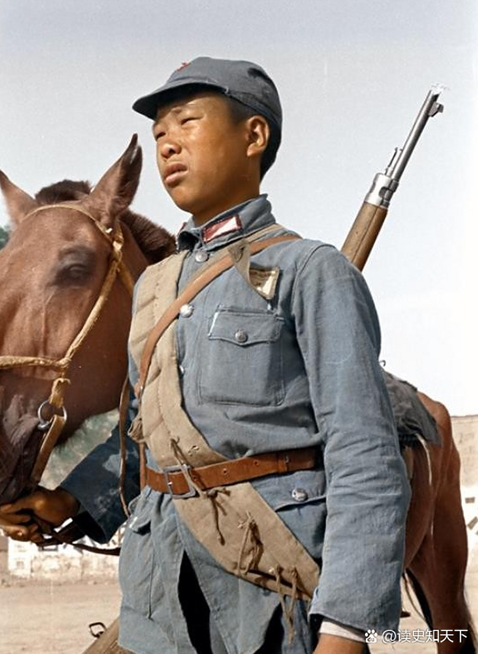 牵马的红军战士.
