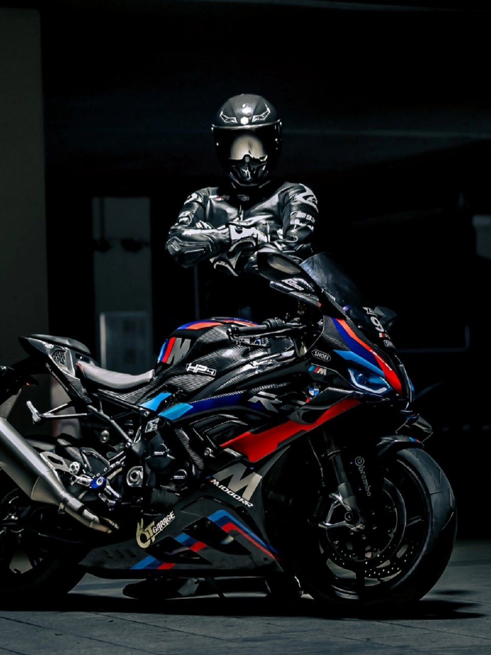 铁骑之魂:机车男孩的速度与激情  人生如戏,全靠演技.