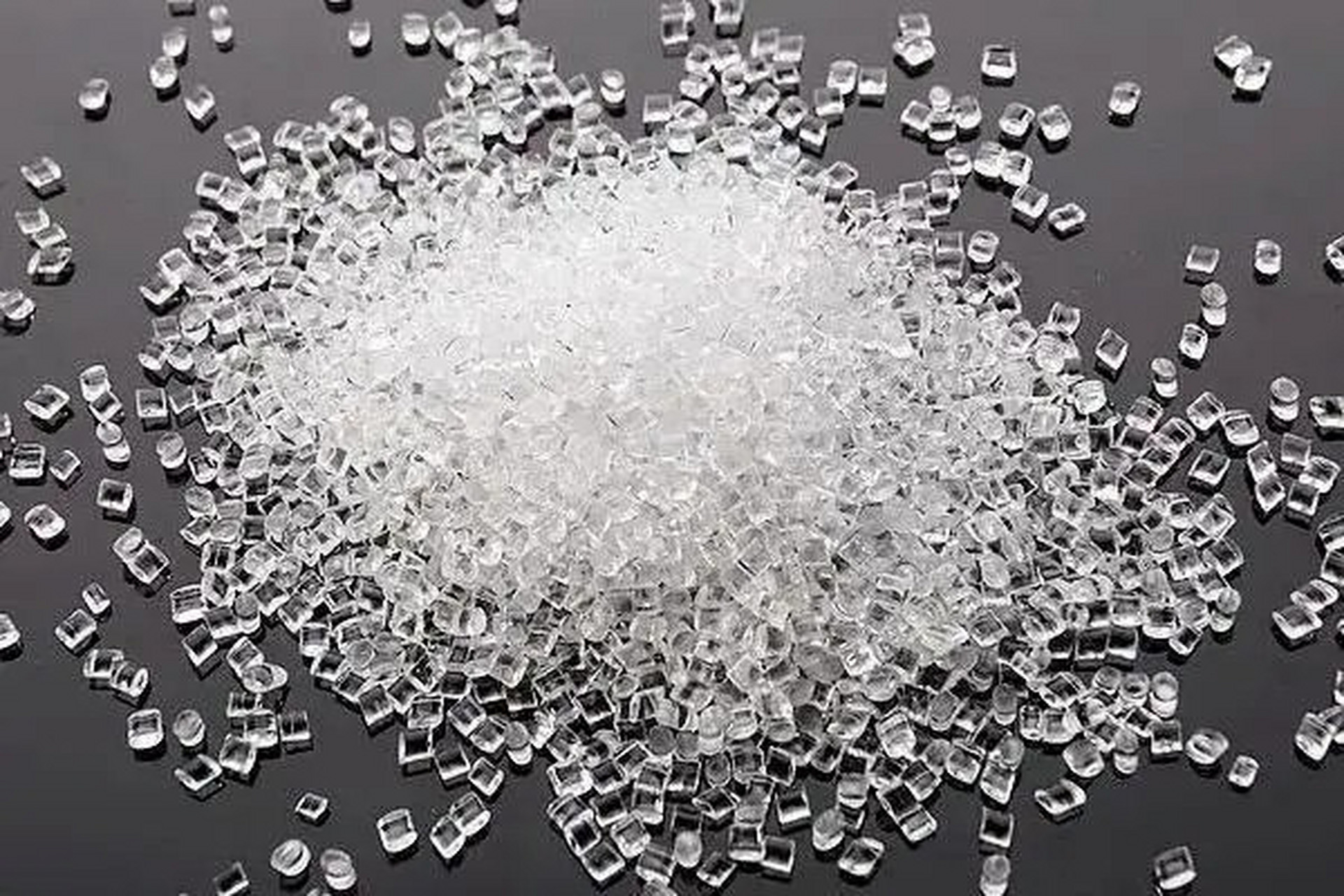 pet是乳白色或浅黄色高度结晶性的聚合物,表面平滑而有光泽.